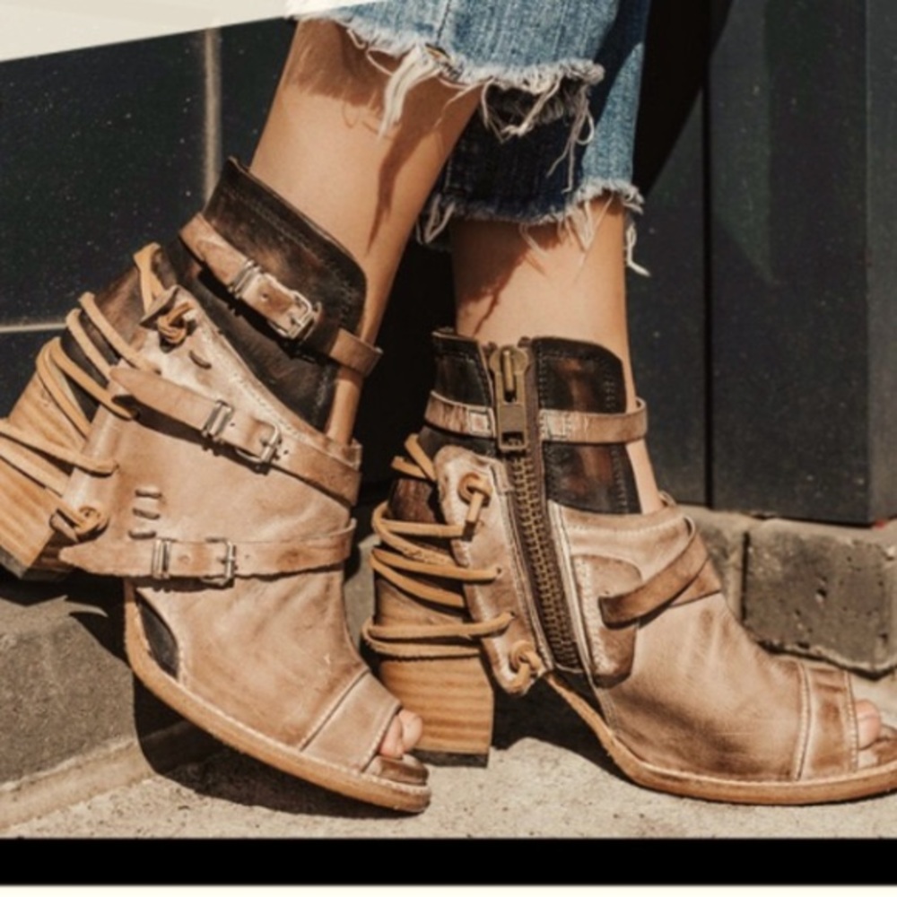 ❌ SOLD ❌ Freebird by Steven CARTER / CARTERR taupe leather booties — size 10